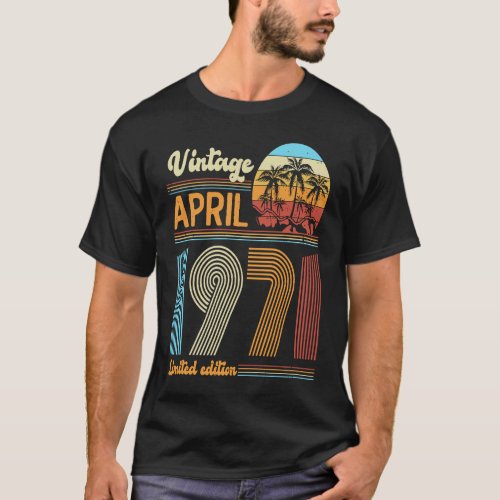 52 Years Old Birthday  Vintage April 1971 Women Me T_Shirt