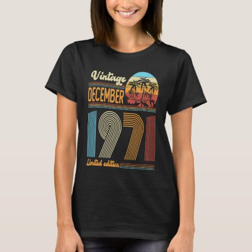 52 Years Old Birthday  Vintage December 1971 Women T_Shirt