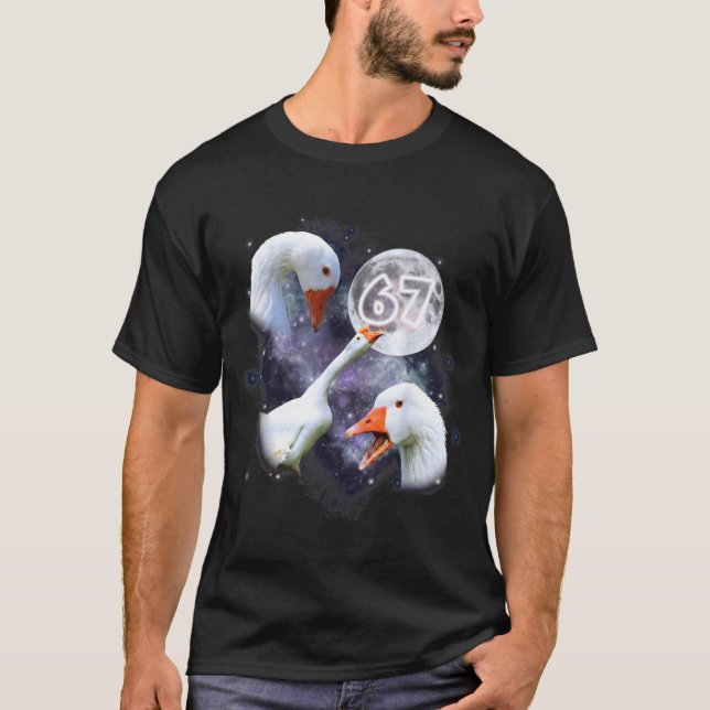 67 Meme Goose Howling At The Moon Funny Six Seven  T-Shirt (Front)