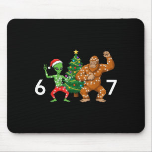 6 7 Meme Christmas Alien Sasquatch Six Seven Fun  Mouse Pad