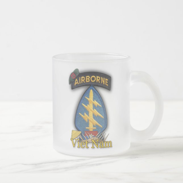 7th green berets sfg vietnam vets frosty Mug (Right)