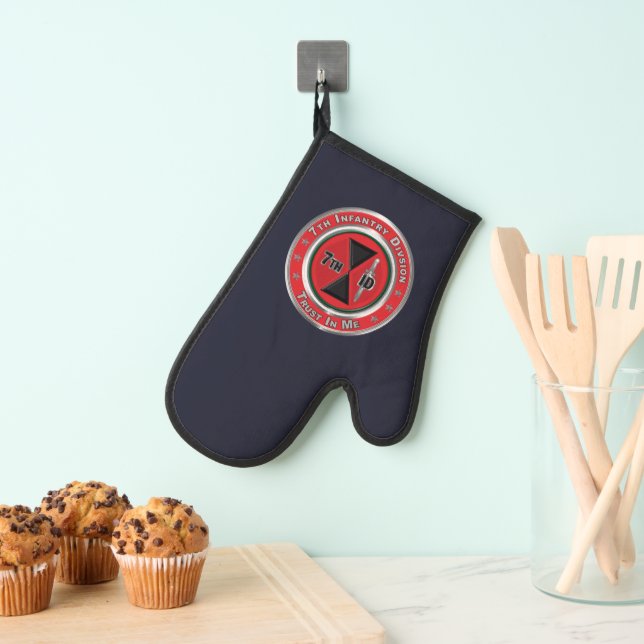 7th Infantry Division Oven Mitt (Insitu(Hanging))