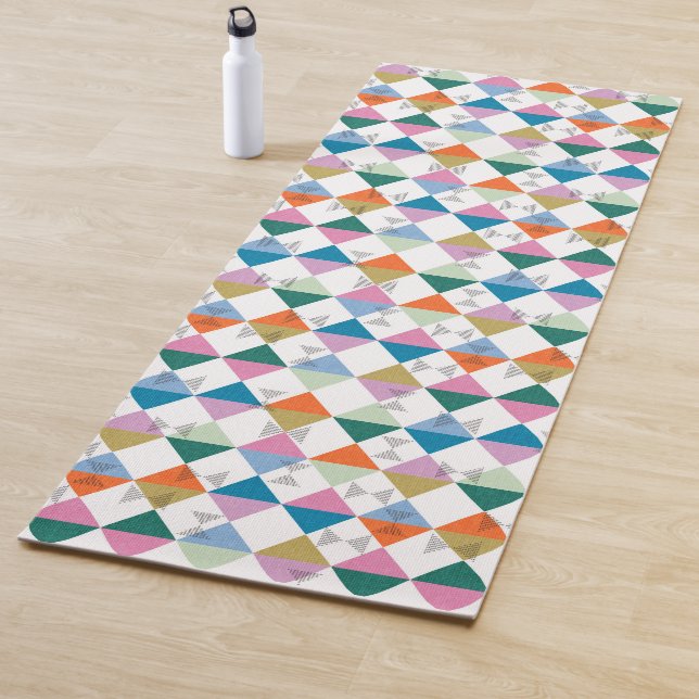 80's colourful triangles yoga mat (In Situ)
