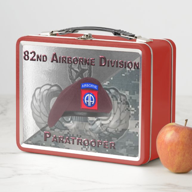 82nd Airborne Division Paratrooper Wings Metal Lunch Box (In Situ)