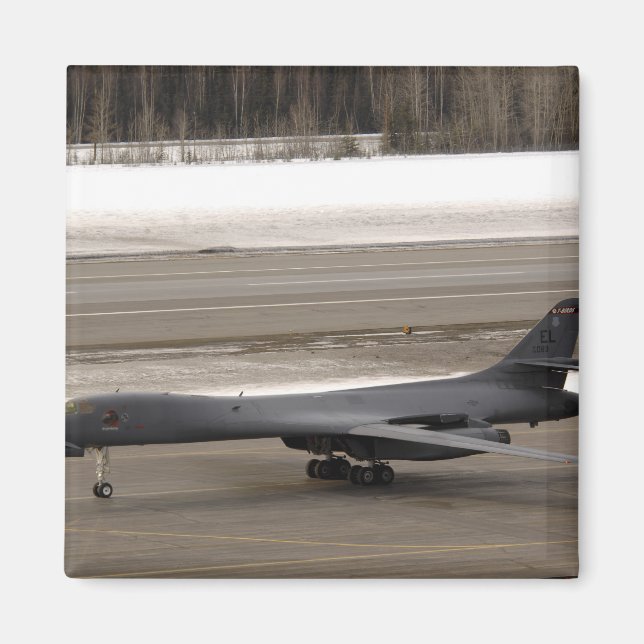 A B-1B Lancer performs a touch and go Magnet (Front)