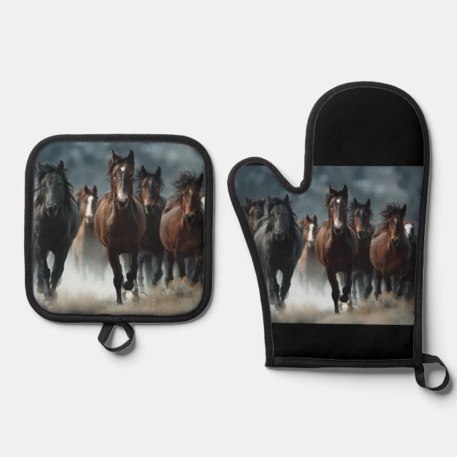 A beautiful Horse designed Oven Mitt & Pot Holder Set (Front)