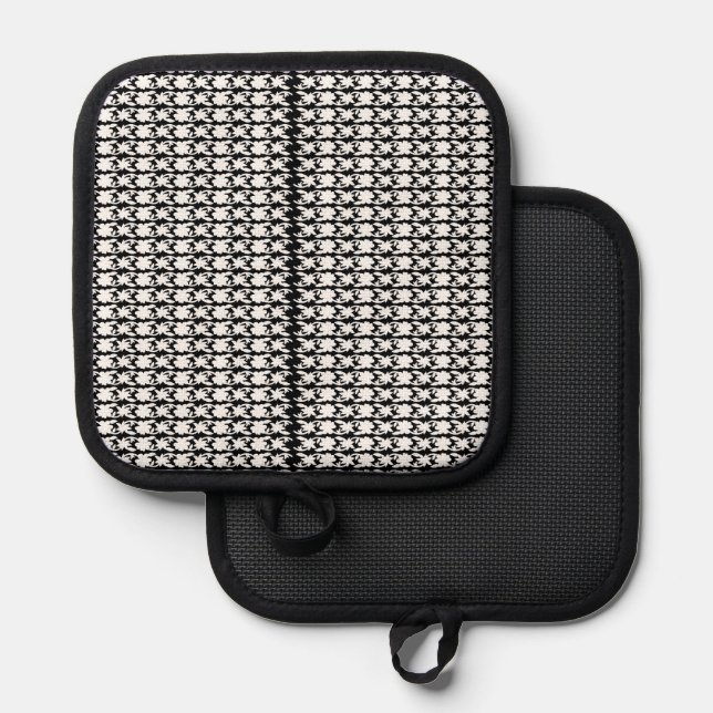 a black and white photo of a pattern pot holder (Front/Back)