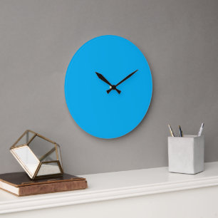 A blue square centered on a white background, crea large clock