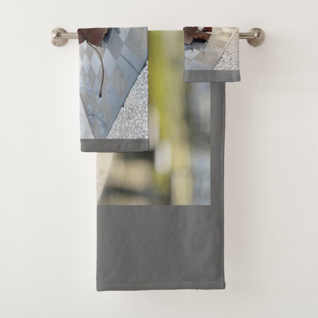 A chess lesson bath towel set (Insitu)