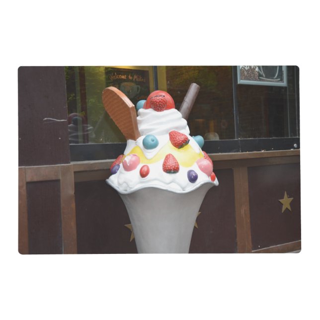 A delicious ice cream cone display placemat (Front)