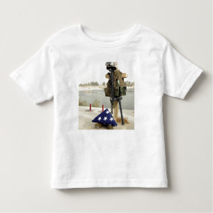 A fallen soldiers gear display toddler t-shirt