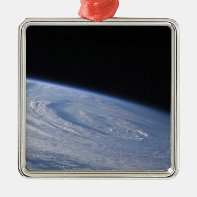 A high-oblique view metal ornament (Front)