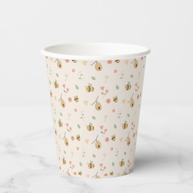 A little babee is on the way, bee baby shower  paper cups (Front)