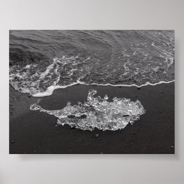 A piece of Ice in the Diamond beach Poster (Front)
