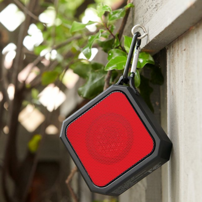 a red background with a white border bluetooth speaker (Inisitu)