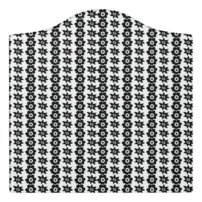 A repeating pattern of interconnected circles and  door sign (Large Crest Front)