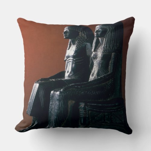 A seigneurial couple in ceremonial clothes New Ki Throw Pillow