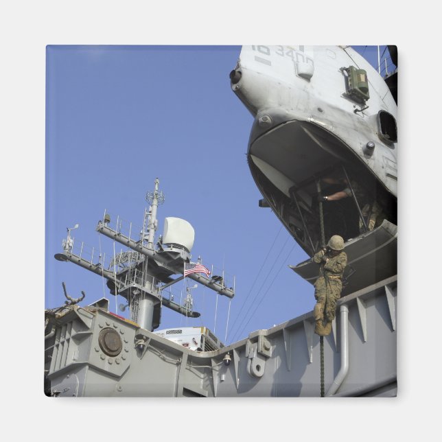 A soldier fast-ropes magnet (Front)