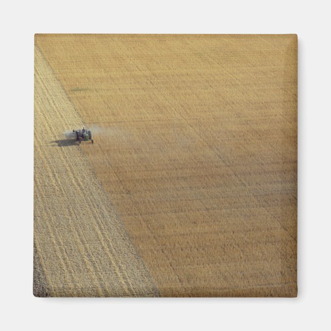 A tractor harvesting magnet (Front)