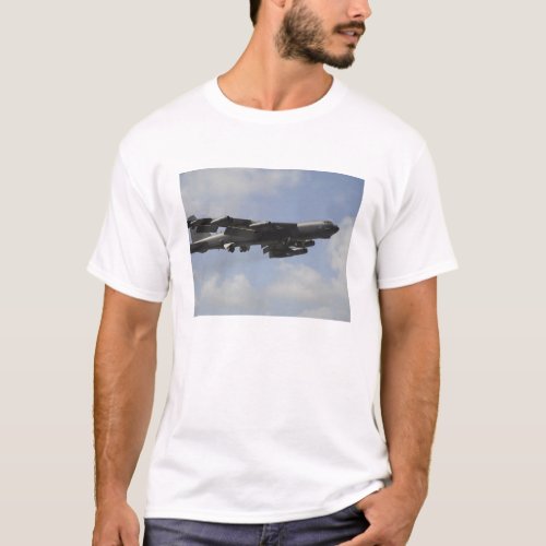 A US Air Force B_52 Stratofortress in flight T_Shirt