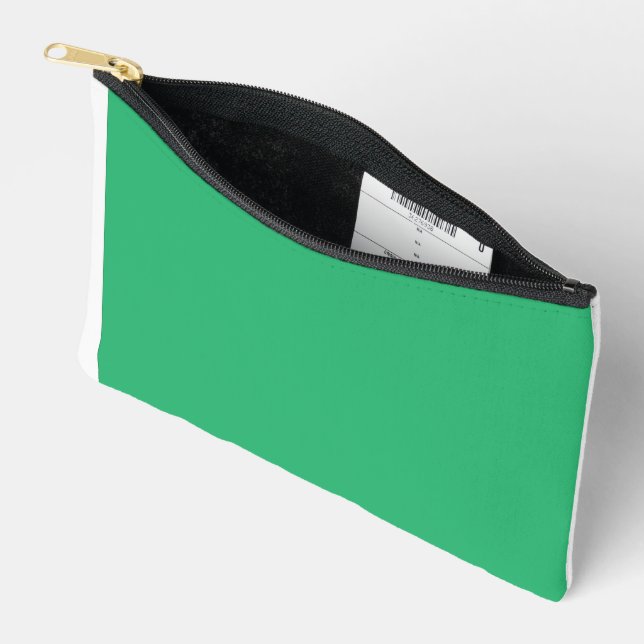 A vibrant green leaf with prominent veins and a de accessory pouch (Open)