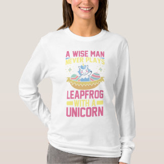 A wise man never plays leapfrog with a unicorn Des T-Shirt