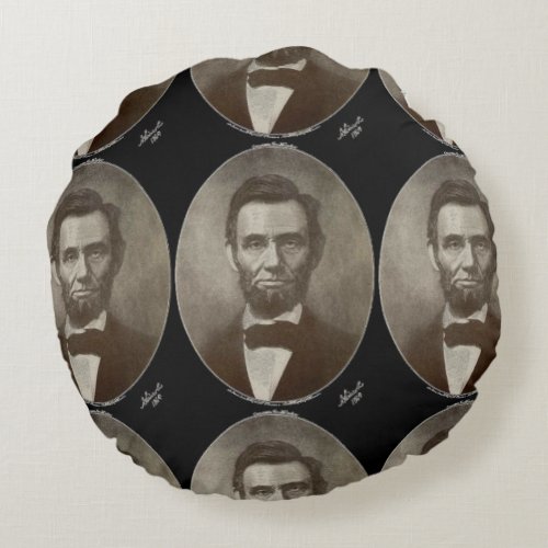 Abe Lincoln American President Vintage Portrait US Round Pillow