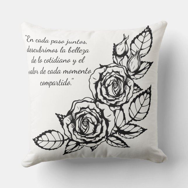 "Abrazando cada momento juntos" Throw Pillow (Back)