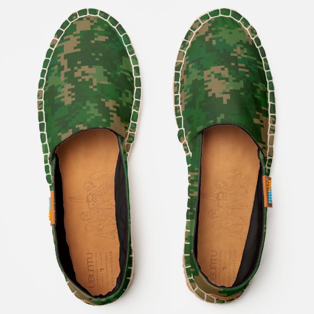       Abstract Modern Camo Green Pixel Camouflage  Espadrilles (Front)