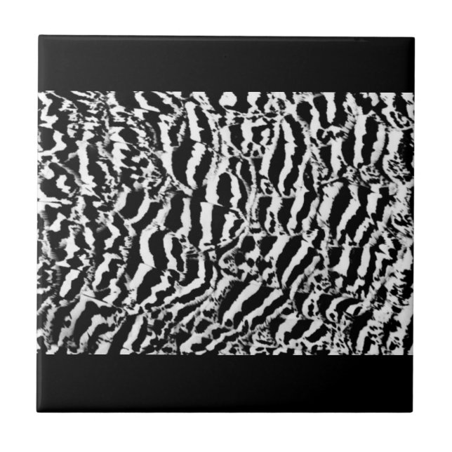 Abstract pattern black and white tile (Front)