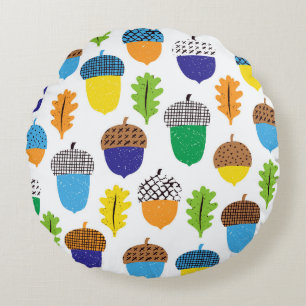 Acorn Autumn: Vintage Leafy Pattern. Round Pillow