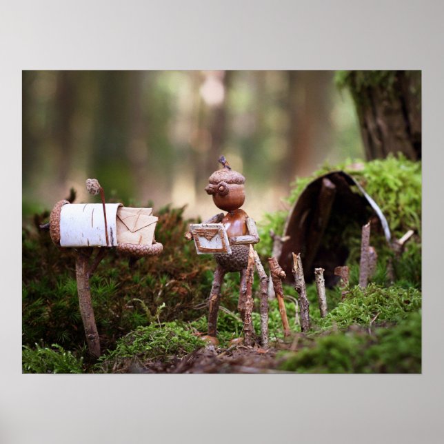 Acorn elf reading postcard - poster (Front)