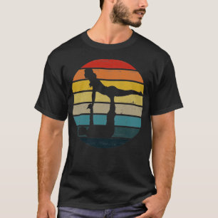 Acroyoga Silhouette On A Distressed Retro Sunset d T-Shirt