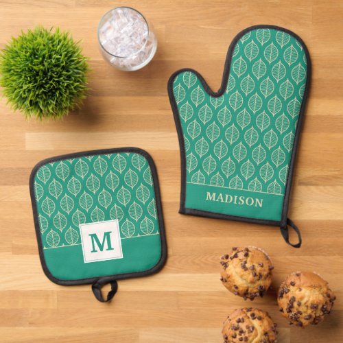 Add Your Name  Stylized Green Leaf Pattern Oven Mitt  Pot Holder Set