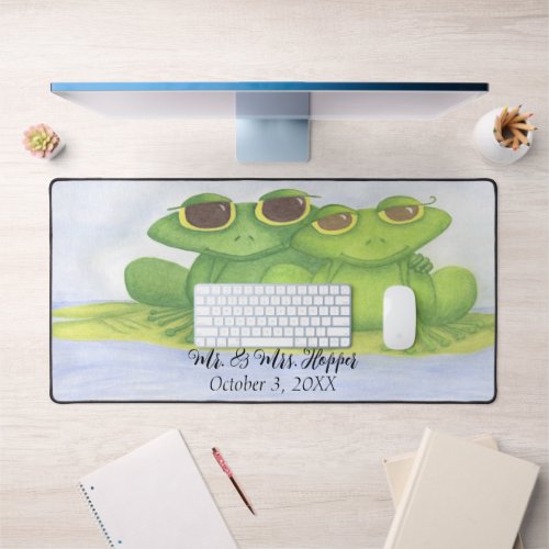 Adorable Frog Lovers Desk Mat