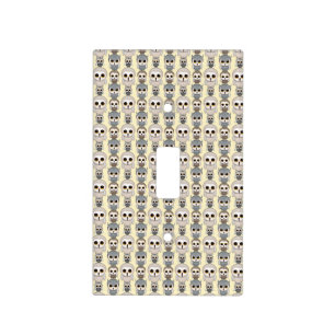 Adorable Owls Pattern on Light Yellow Background Switch Cover