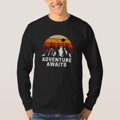 Adventure Awaits  Retro design T_Shirt