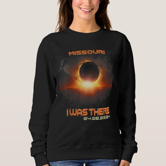 Aesthetic Cityscape Total Solar Eclipse 2024 Misso Sweatshirt (Front)