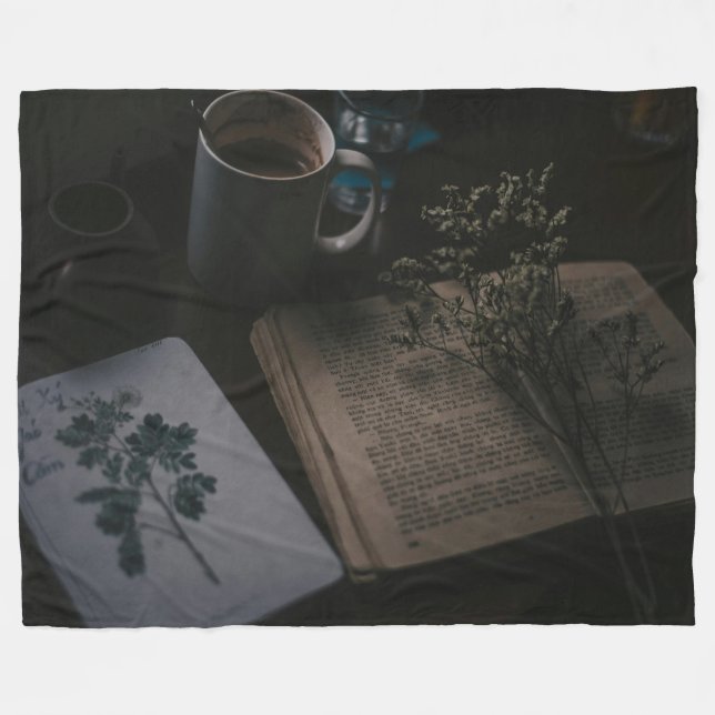 Aesthetic Reading Fleece Blanket (Front (Horizontal))