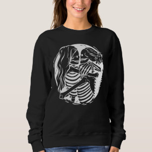 Aesthetic Skeleton Lesbian Couple kissing Pride Wo Sweatshirt