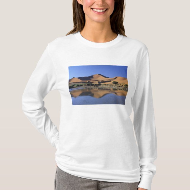 Africa, Namibia, Namib National Park, Sossusvlei 2 T-Shirt (Front)