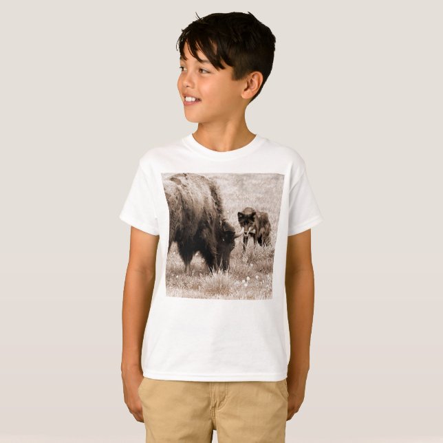 Agressive bison and black wolf T-Shirt (Front Full)