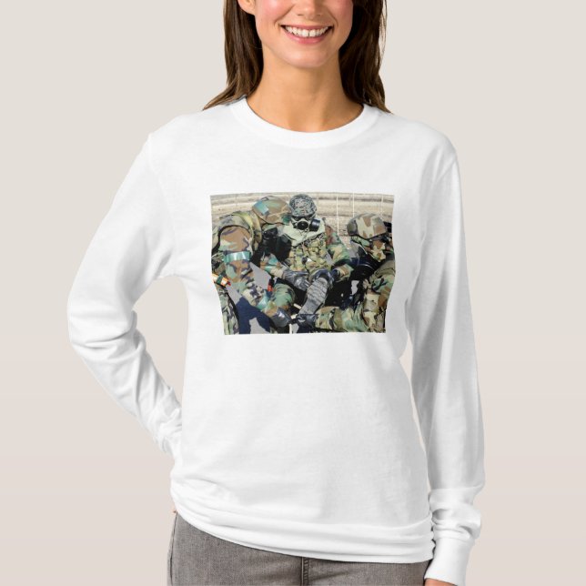 Airmen assist a Republic of Korea Army soldier T-Shirt (Front)