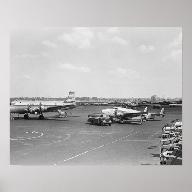 Airplanes Poster (Front)