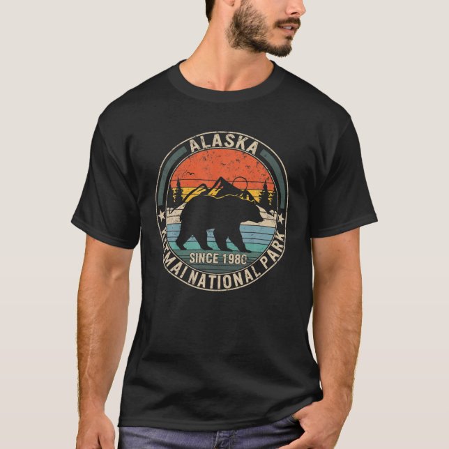 Alaska Katmai National Park Retro Bear Souvenir Hu T-Shirt (Front)