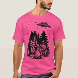 Alien And Bigfoot Campfire Sasquatch Ufo For Outdo T-Shirt