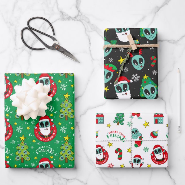 alien christmas pattern wrapping paper sheets (Front)