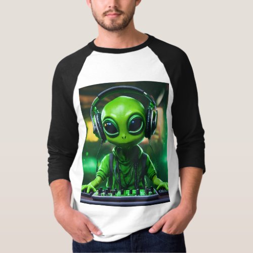 Alien cute green style T_Shirt