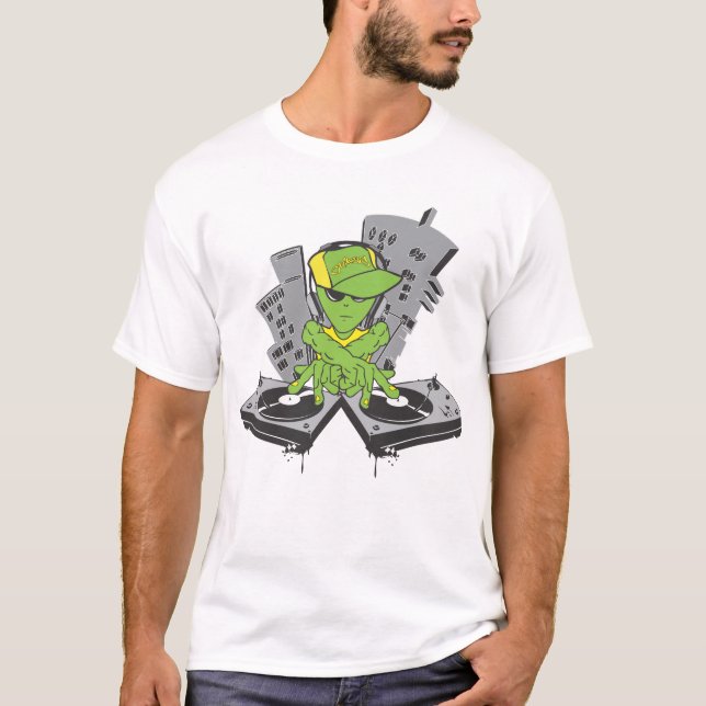 Alien DJ in color T-Shirt (Front)