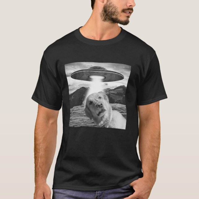 Alien Dog UFO Dog Selfie With UFO Labrador Dog Fun T-Shirt (Front)